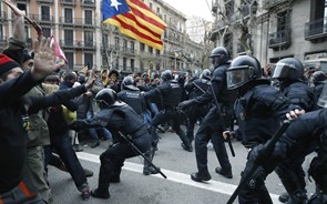 Catalunha: Sobe para 52 o número de feridos em confrontos com polícia