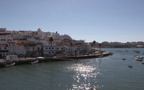 Baixa da vila de Ferragudo vai ter área natural com árvores e espelho de água