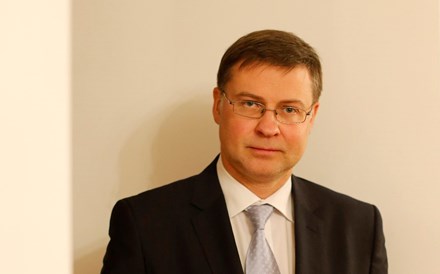 Dombrovskis: 'Os números que recebi de Centeno mostram melhoria orçamental'