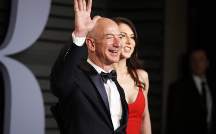 Jeff Bezos destrona Bill Gates como o mais rico dos EUA