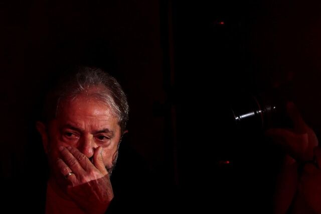 Médico de Lula está preocupado com tensão alta do ex-presidente e pede desfibrilhador
