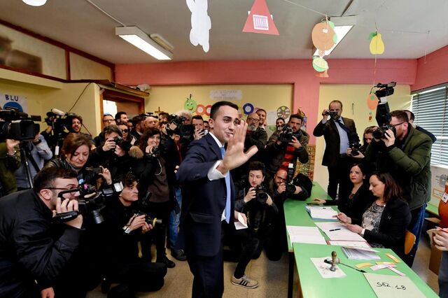 Projecções: 5 Estrelas vence eleições em Itália e ninguém consegue maioria