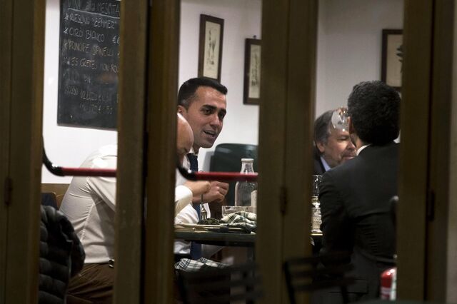Itália sem governo à vista apesar de haver pretendentes 