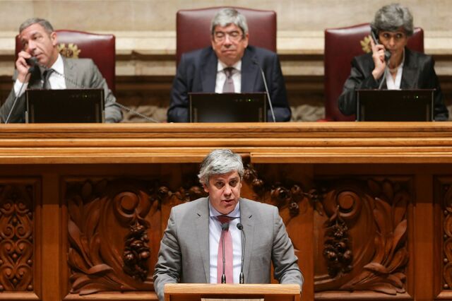 Quase 8 mil precários têm luz verde para entrar nos quadros do Estado