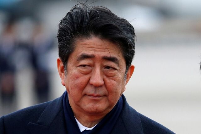 Ex-primeiro ministro do Japão morre após ser baleado em comício