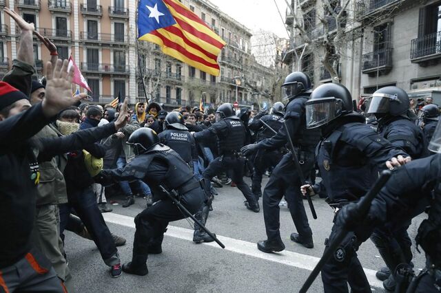 Catalunha: Sobe para 52 o número de feridos em confrontos com polícia