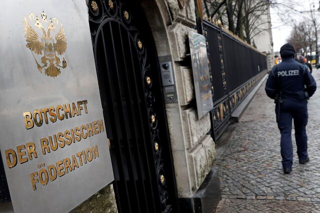 EUA expulsam 60 diplomatas russos. Alemanha e outros países expulsam quatro cada