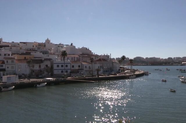 Baixa da vila de Ferragudo vai ter área natural com árvores e espelho de água