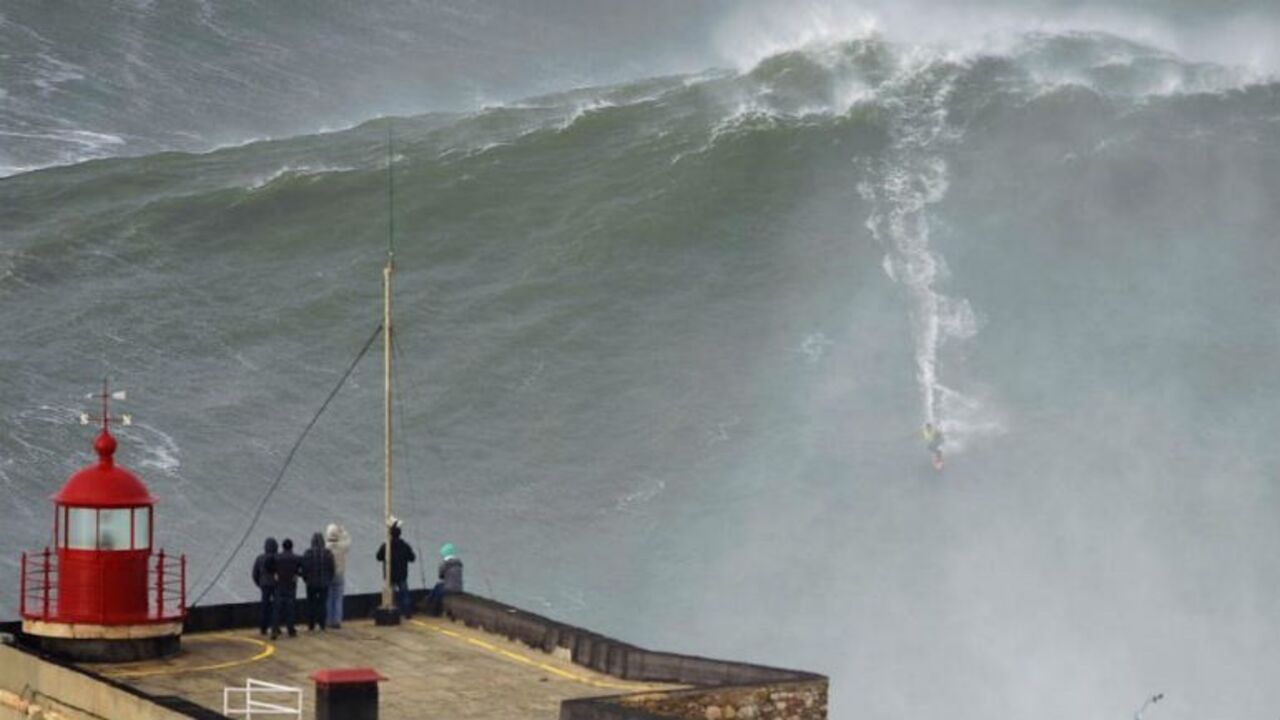 Onda na Nazaré dá prémio de maior onda do ano e record mundial a