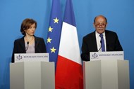 O ministro dos Negócios Estrangeiros de França, Jean-Yves Le Drian, e a ministra da Defesa, Florence Parly, realizaram uma conferência de imprensa onde explicaram o ataque