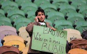 Sporting: Adeptos assobiam e pedem demissão de Bruno de Carvalho