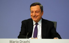 Draghi coloca euro e juros em queda e bolsas em alta   