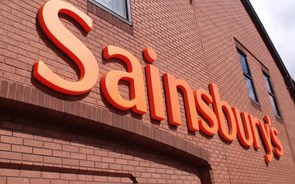 Sainsbury’s e Asda em negociações para uma fusão