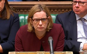 Ministra do Interior do Reino Unido demitiu-se devido a polémica sobre deportações