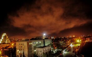 Israel bombardeia Líbano