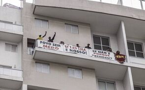 Movimento Sem Teto ocupa apartamento que levou à queda de Lula