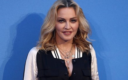 Madonna poupa 255 euros com oferta de Medina