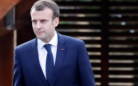 Macron a favor de sanções financeiras a quem recusar acolhimento de migrantes   