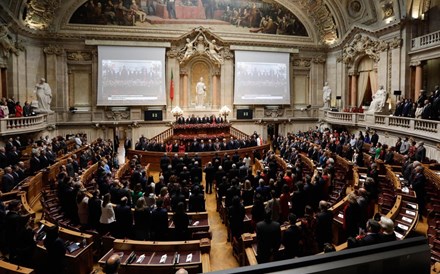 Governo aprova fim do corte de 5% nos salários dos gabinetes dos políticos