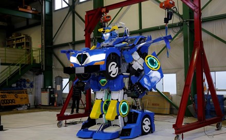 J-deite RIDE: um robô que se transforma em automóvel