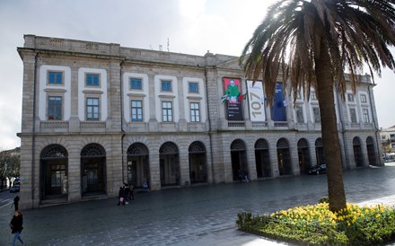 Universidade do Porto lucra 4,6 milhões graças a venda de ex-Colégio Almeida Garrett 
