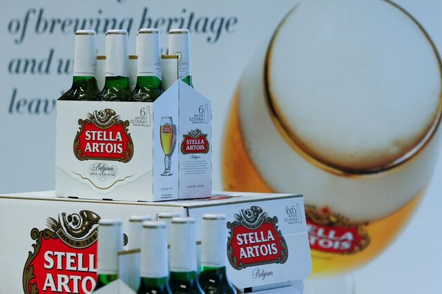 Garrafas de cerveja de 33 centilitros da Stella Artois vão ser recolhidas em Portugal