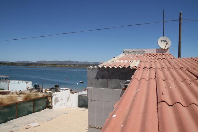 Governo cria regime provisório para assegurar luz em casas de bairros precários