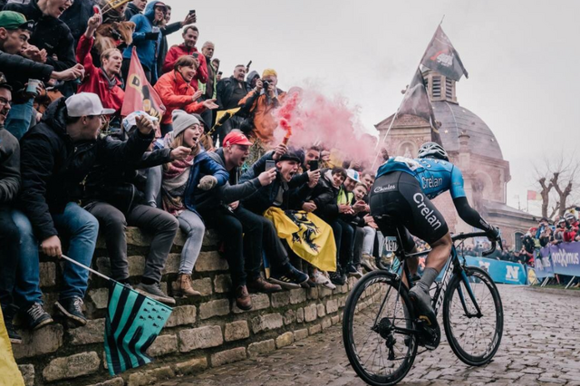 Ciclista belga Goolaerts morreu no hospital após queda no Paris-Roubaix
