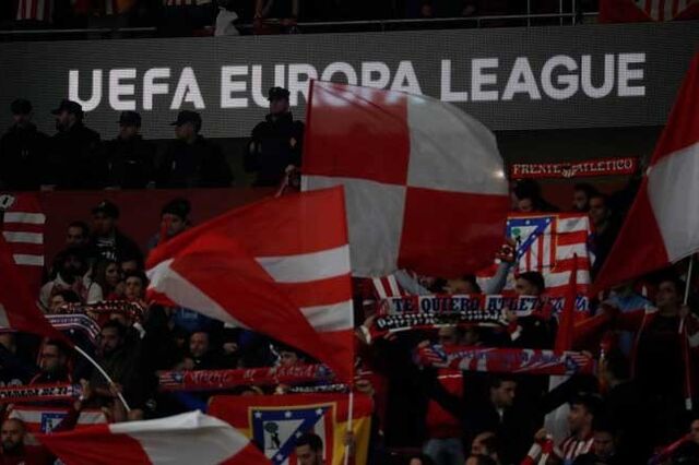 Carga policial sobre os adeptos do Atlético Madrid em Alvalade