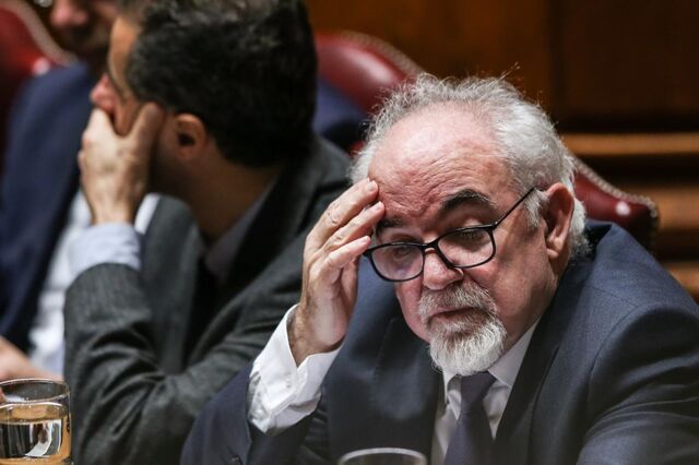 Integração de precários atrasa-se para o próximo ano