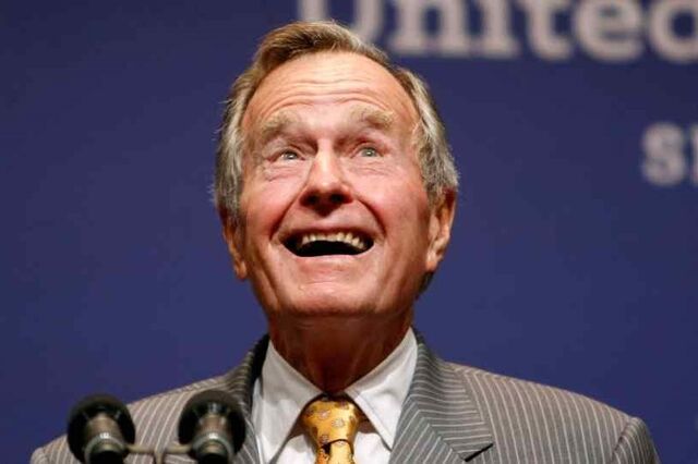 George H. W. Bush hospitalizado de urgência 