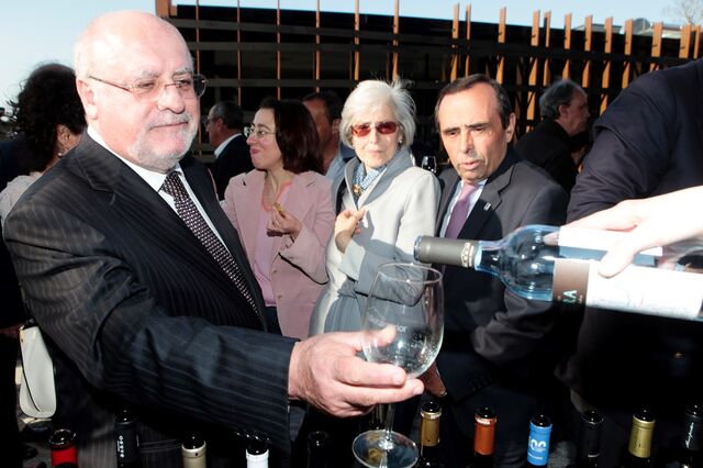 Capoulas Santos: País fez trabalho 'notável' no sector do vinho nos últimos 30 anos
