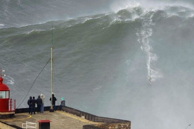 Onda na Nazaré dá prémio de maior onda do ano e record mundial a Rodrigo Koxa