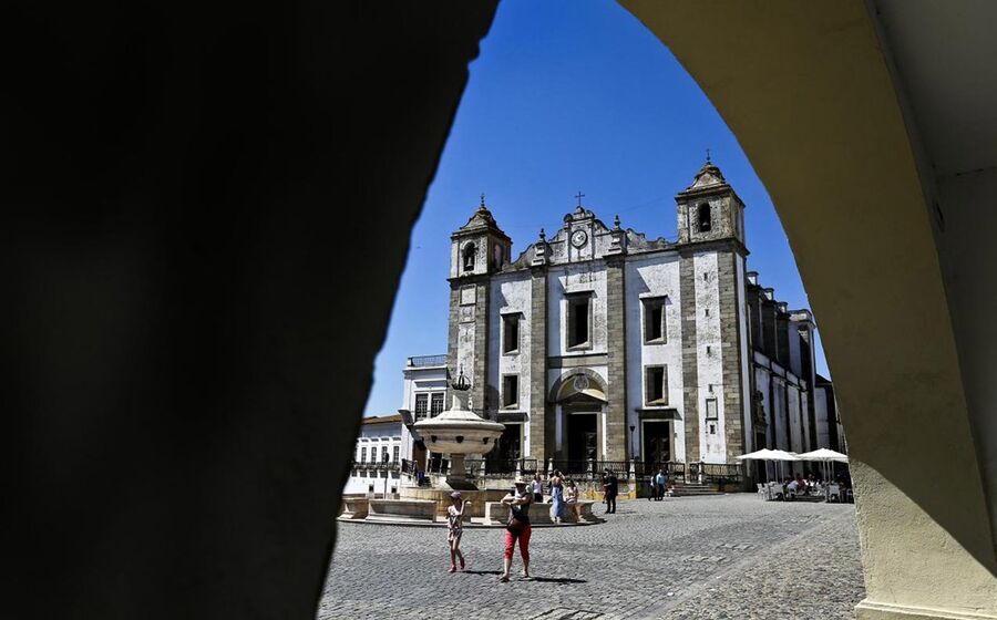 Évora