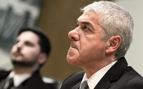 José Sócrates  falou para dezenas de estudantes na Faculdade  de Economia  da Universidade  de Coimbra  sobre a Europa