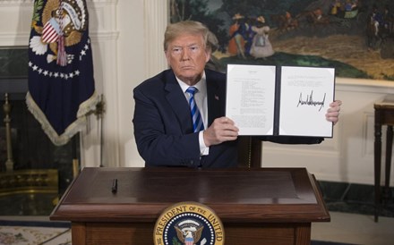 Trump anuncia que os EUA estão fora do acordo com o Irão 