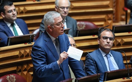 PSD pergunta sobre Sócrates e Costa critica 'deslealdade parlamentar'