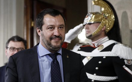 Governo italiano aprova 'decreto Salvini' que restringe asilos e facilita deportações