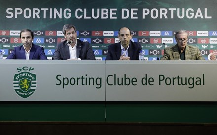 Falta uma demissão para a direcção do Sporting cair