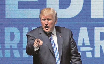 Trump avança com tarifas sobre bens chineses e avisa que qualquer retaliação terá resposta
