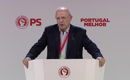 Santos Silva responde a Pedro Nuno Santos e rejeita 'retirar autonomia ao PS'