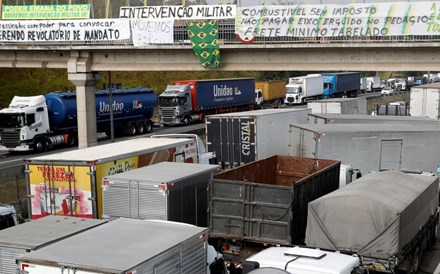 Camionistas iniciam paralisação nacional e exigem descida do preço do combustível 