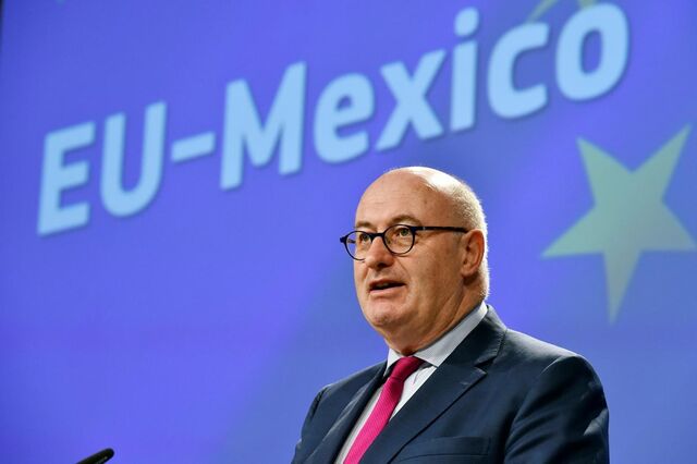 União Europeia avisa EUA que vai retaliar e aplicar tarifas a produtos norte-americanos