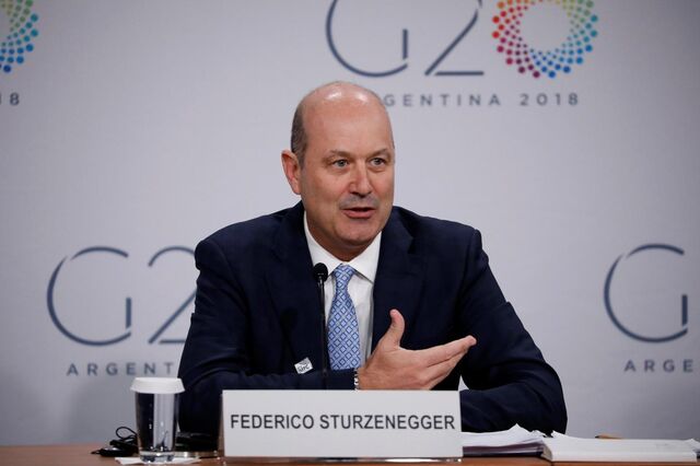 Argentina volta a surpreender e eleva juros para 40%