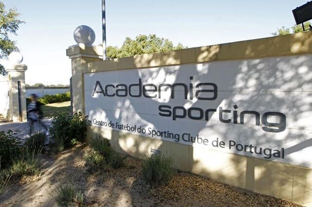 Sporting: Adeptos de cara tapada invadem Academia em Alcochete