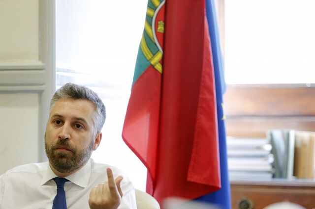 Cuidado com as renegociações das PPP, adverte Pedro Nuno Santos