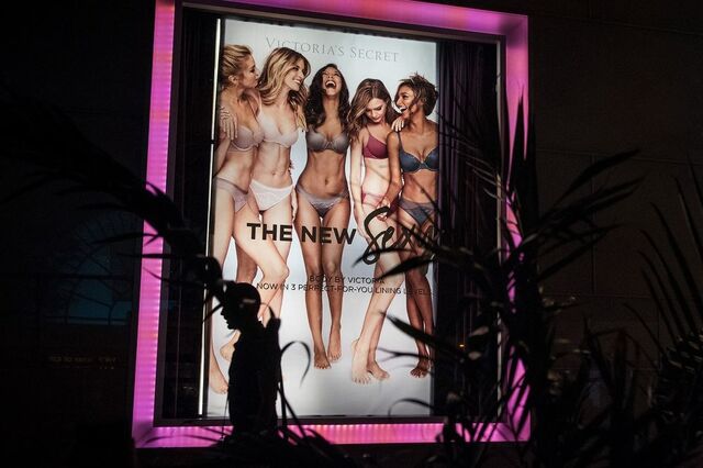 Publicidade da Victoria's Secret continua a dirigir-se às mulheres de 1999