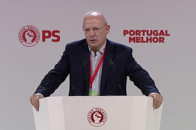 Santos Silva responde a Pedro Nuno Santos e rejeita 'retirar autonomia ao PS'