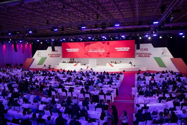 A um ano das eleições socialistas distribuem elogios e pedem mais votos