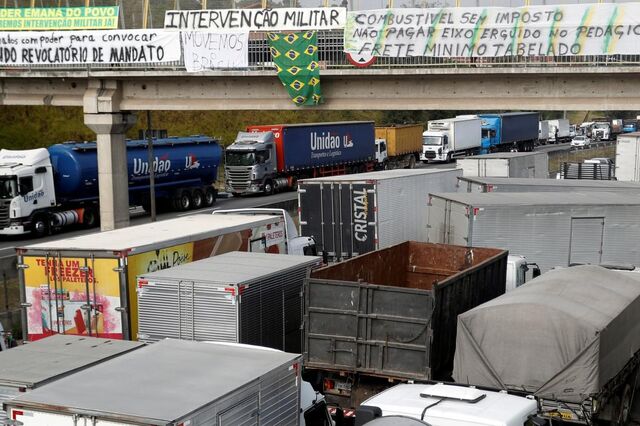 Camionistas iniciam paralisação nacional e exigem descida do preço do combustível 